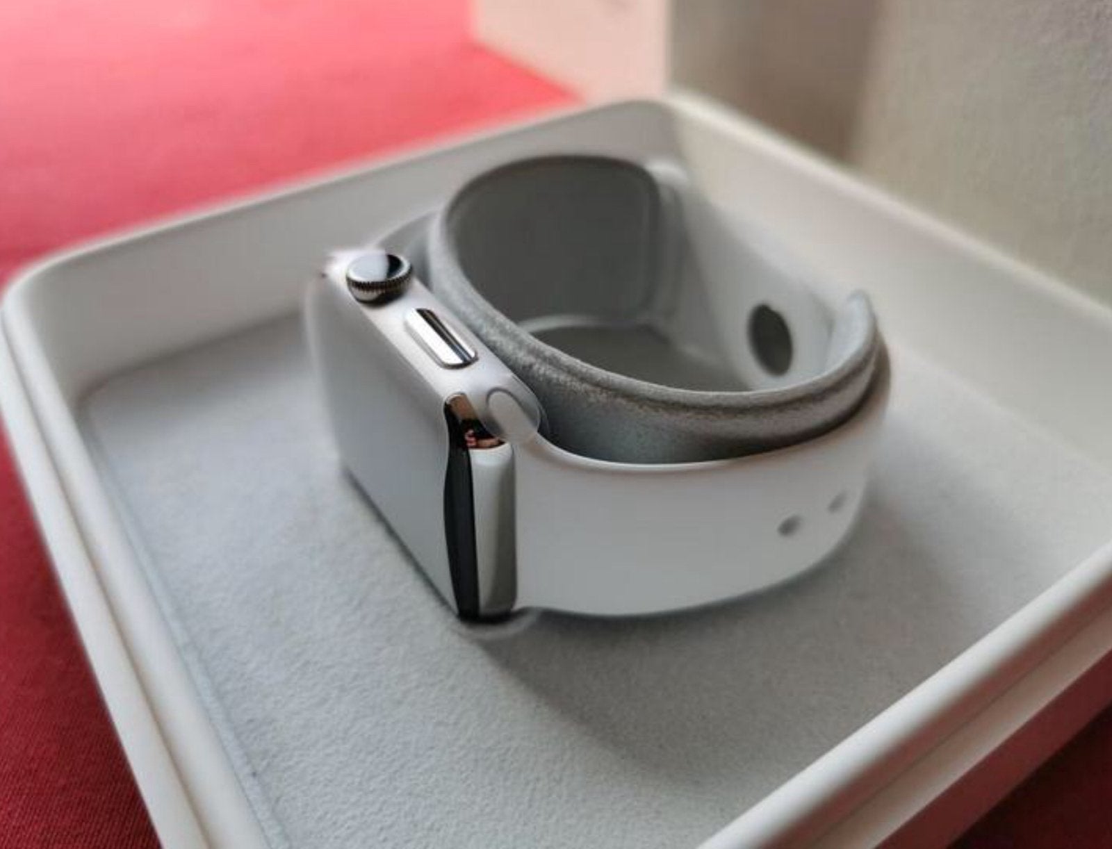 Apple Watch 2 ième génération avec écrain velour apple, Bijoux, Sacs & Beauté, Enlèvement ou Envoi, Comme neuf