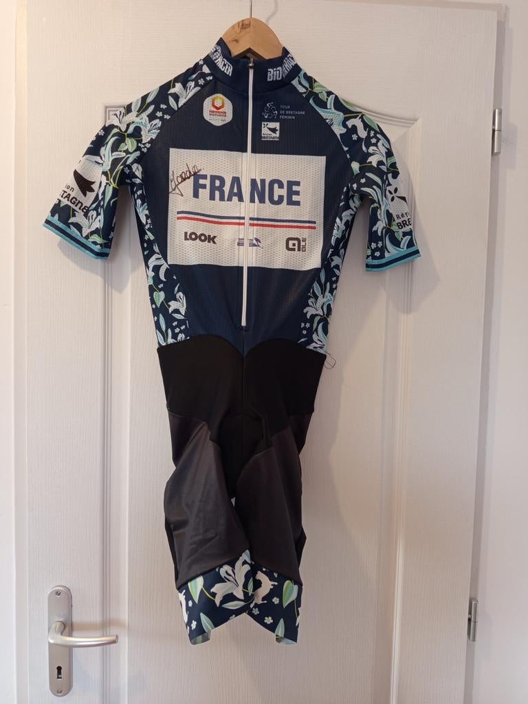Combinaison cyclisme féminin, Envoi