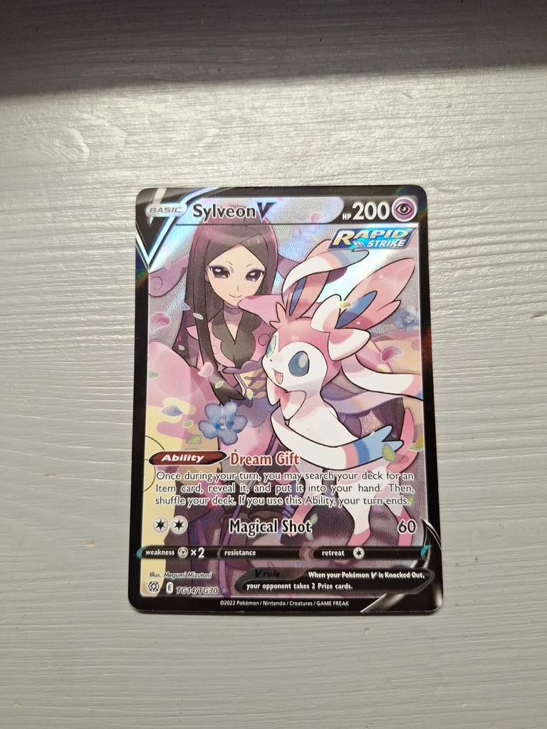 Pokemonkaart sylveon V gt14/gt30, Hobby en Vrije tijd, Verzamelkaartspellen | Pokémon, Ophalen of Verzenden, Zo goed als nieuw