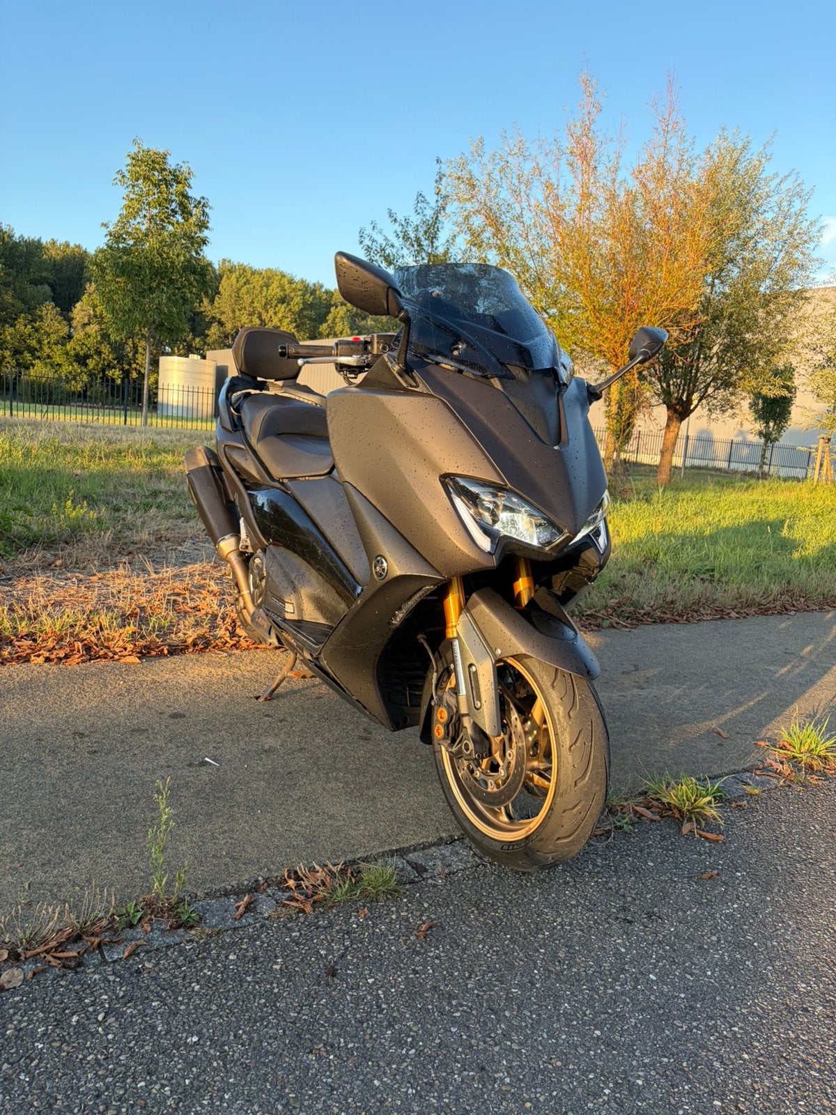 Tmax texh max 560 2020, Fietsen en Brommers, Ophalen, Zo goed als nieuw