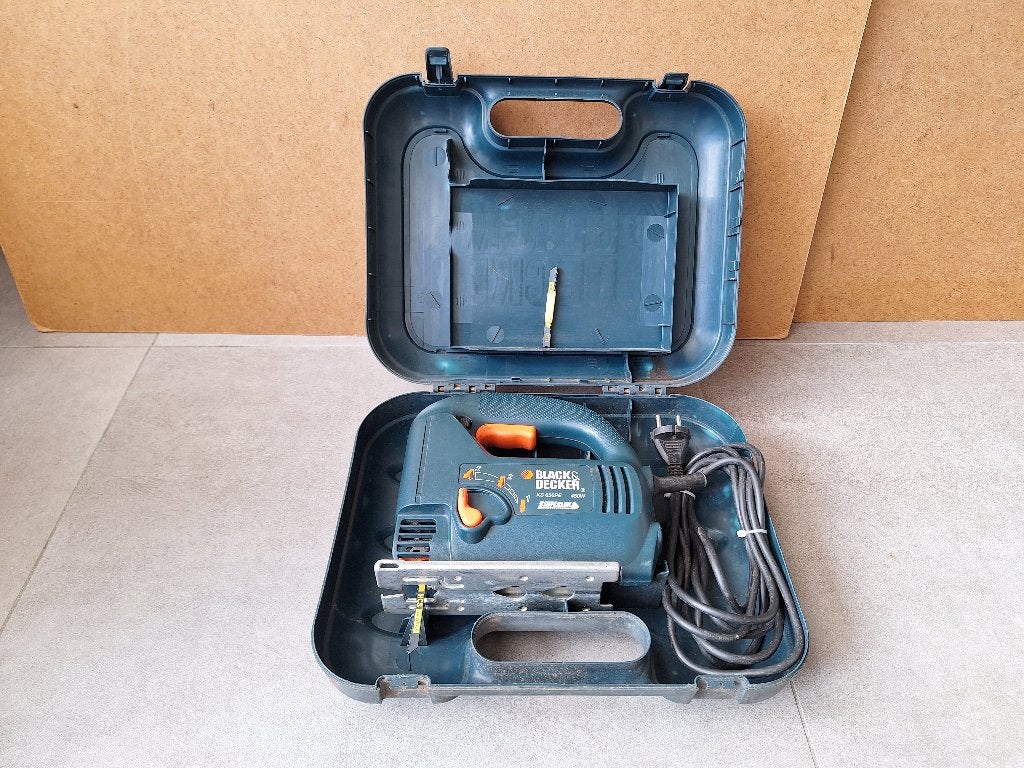 Black & Decker wipzaag met reserve zaagbladen, Doe-het-zelf en Bouw, Gebruikt, Decoupeerzaag, Ophalen of Verzenden, 30 tot 70 mm