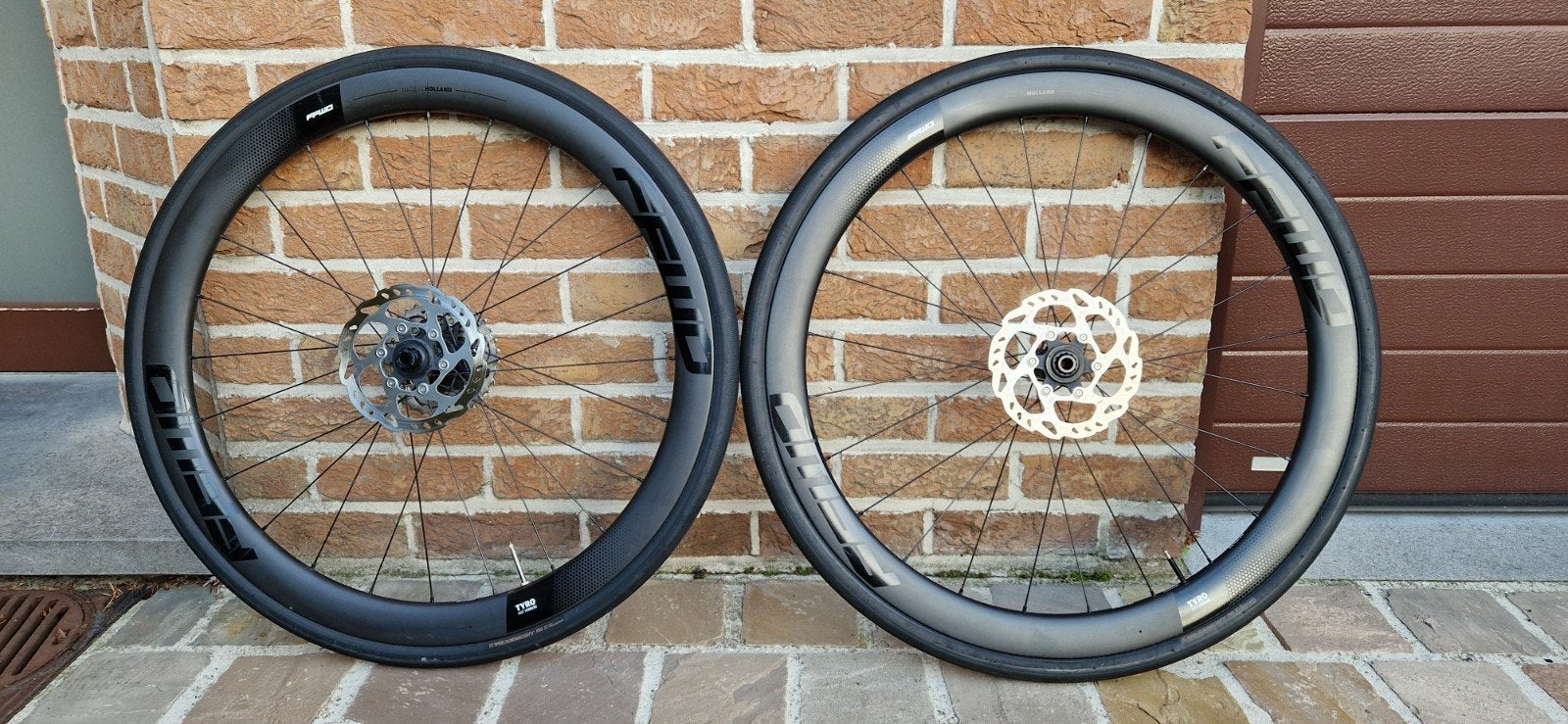 FFWD Tyro 2.0 complete carbon Disc Wielset - Shimano 12-sp, Fietsen en Brommers, Gravelbike, Carbon, Ophalen, Wiel