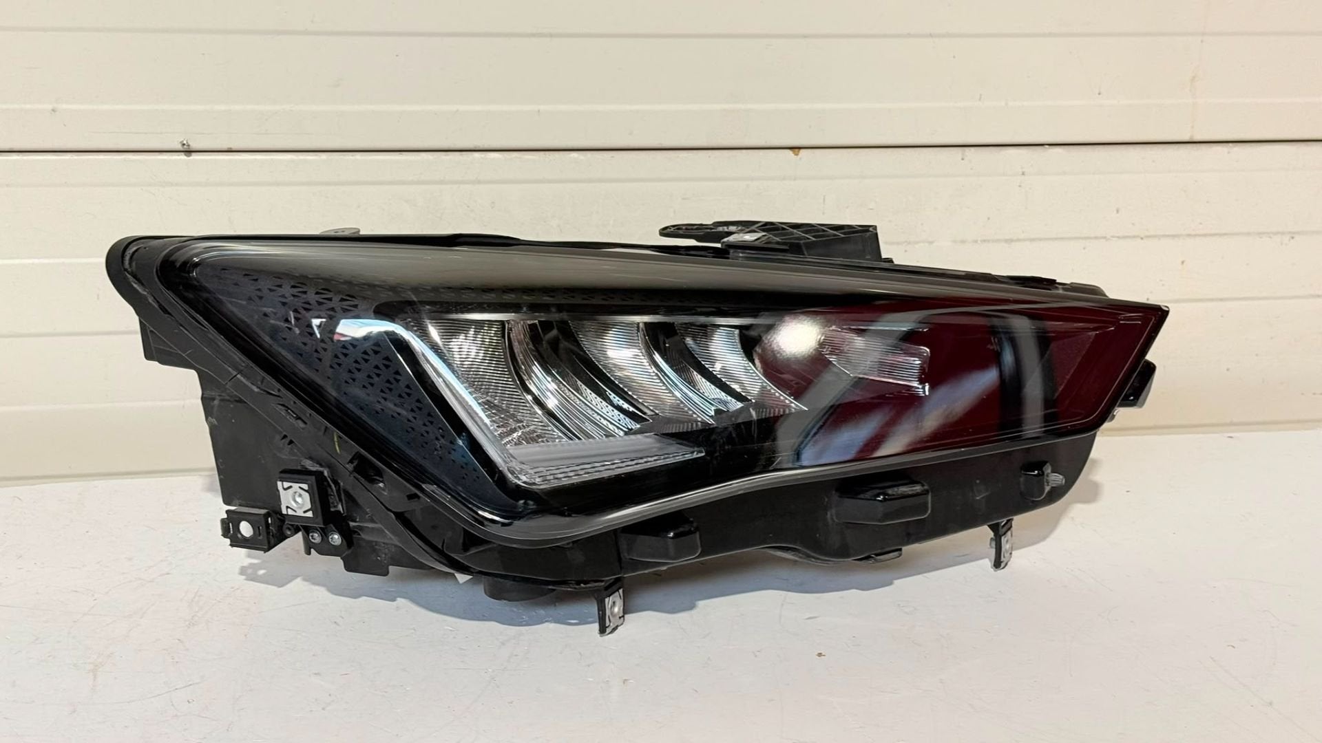 Phare avant droit LED Seat Leon Cupra Leon 5FA 5FB941006D, Autovia A-2, Km 585 585
08760  Martorell, ES, SEAT S.A., Utilisé, Customercare@seat.es