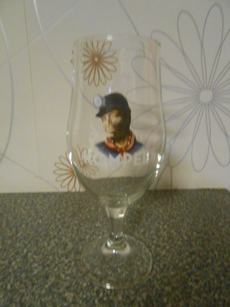 4 verschillende bierglazen, Ophalen of Verzenden, Zo goed als nieuw, Bierglas
