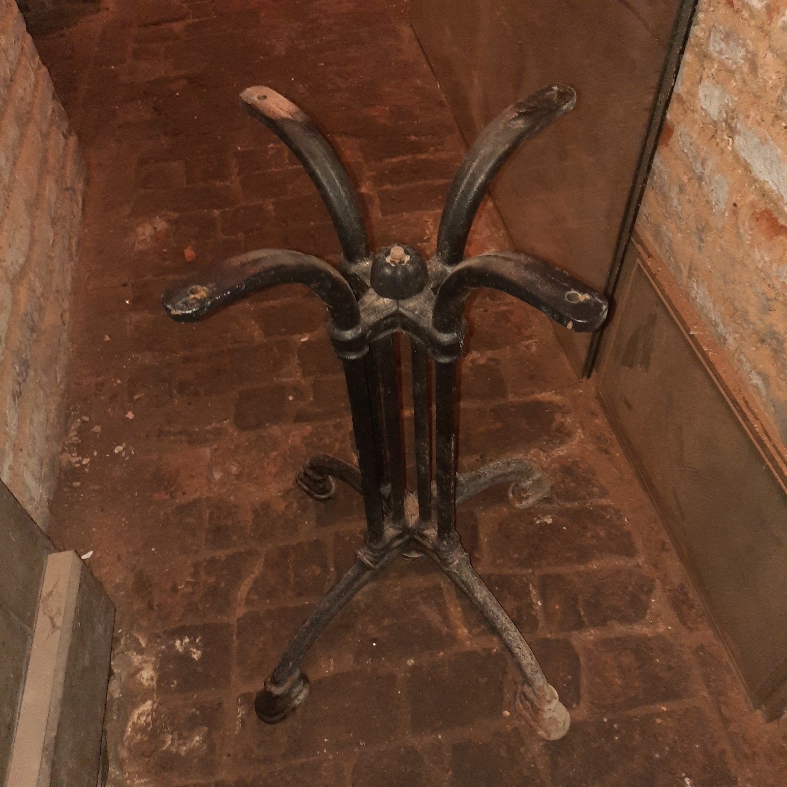 pieds de table fonte, Enlèvement