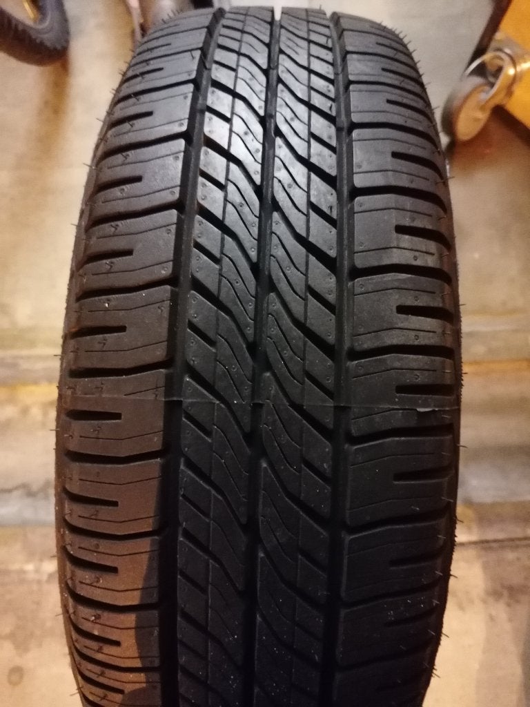 Jante avec pneu "GOODYEAR" 185/70 R14, Autos : Pièces & Accessoires, Pneus & Jantes, Neuf, 14 pouces, Pneus et Jantes, Enlèvement ou Envoi
