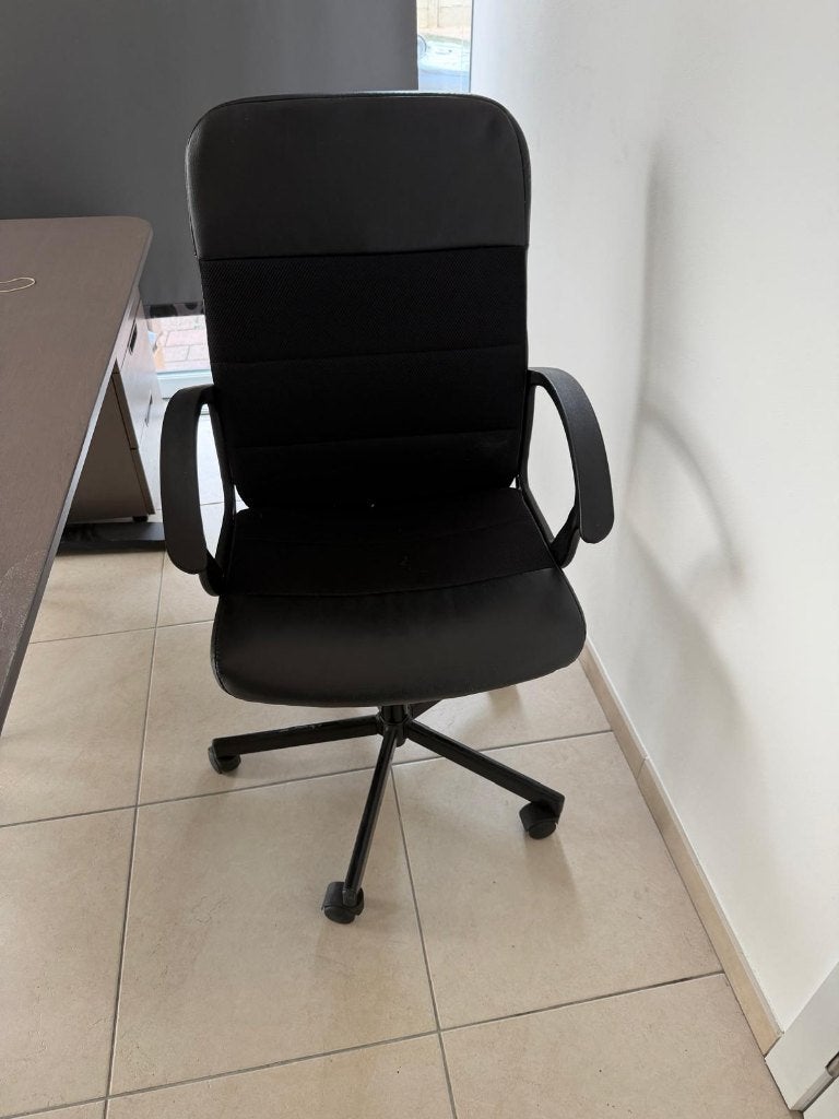 Bureau et chaise de bureau, Autres lieux, Enlèvement, Utilisé, Bureau
