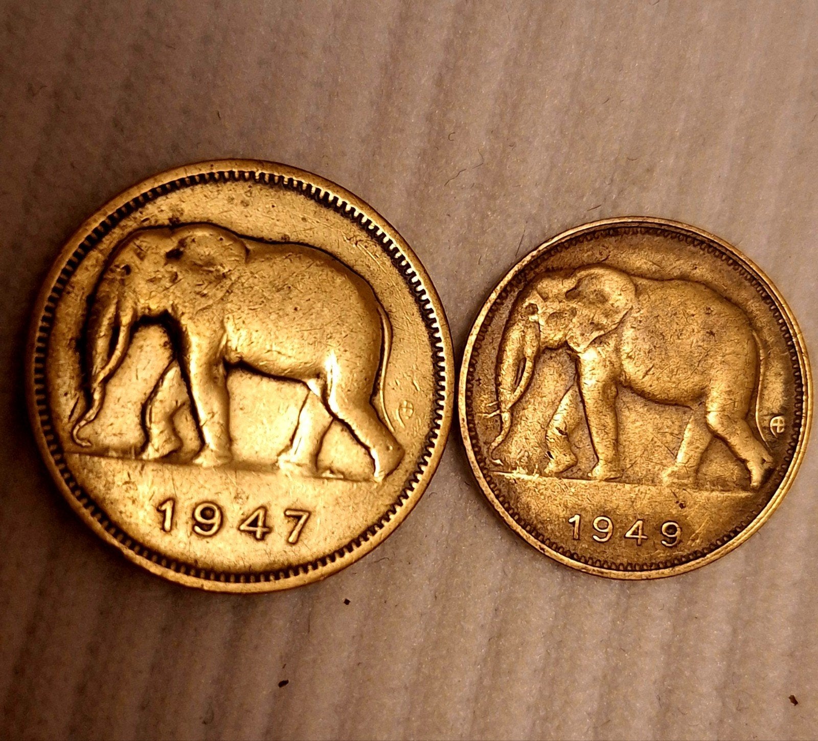 Koloniale valuta Belgische Congo- 2/1 Fr., Postzegels en Munten, Munten | Afrika, Verzenden