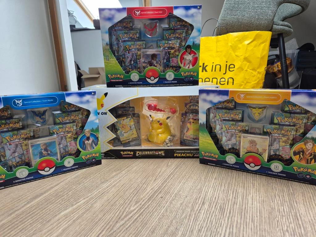 Pokemon seald boxen met pikachu, Ophalen of Verzenden