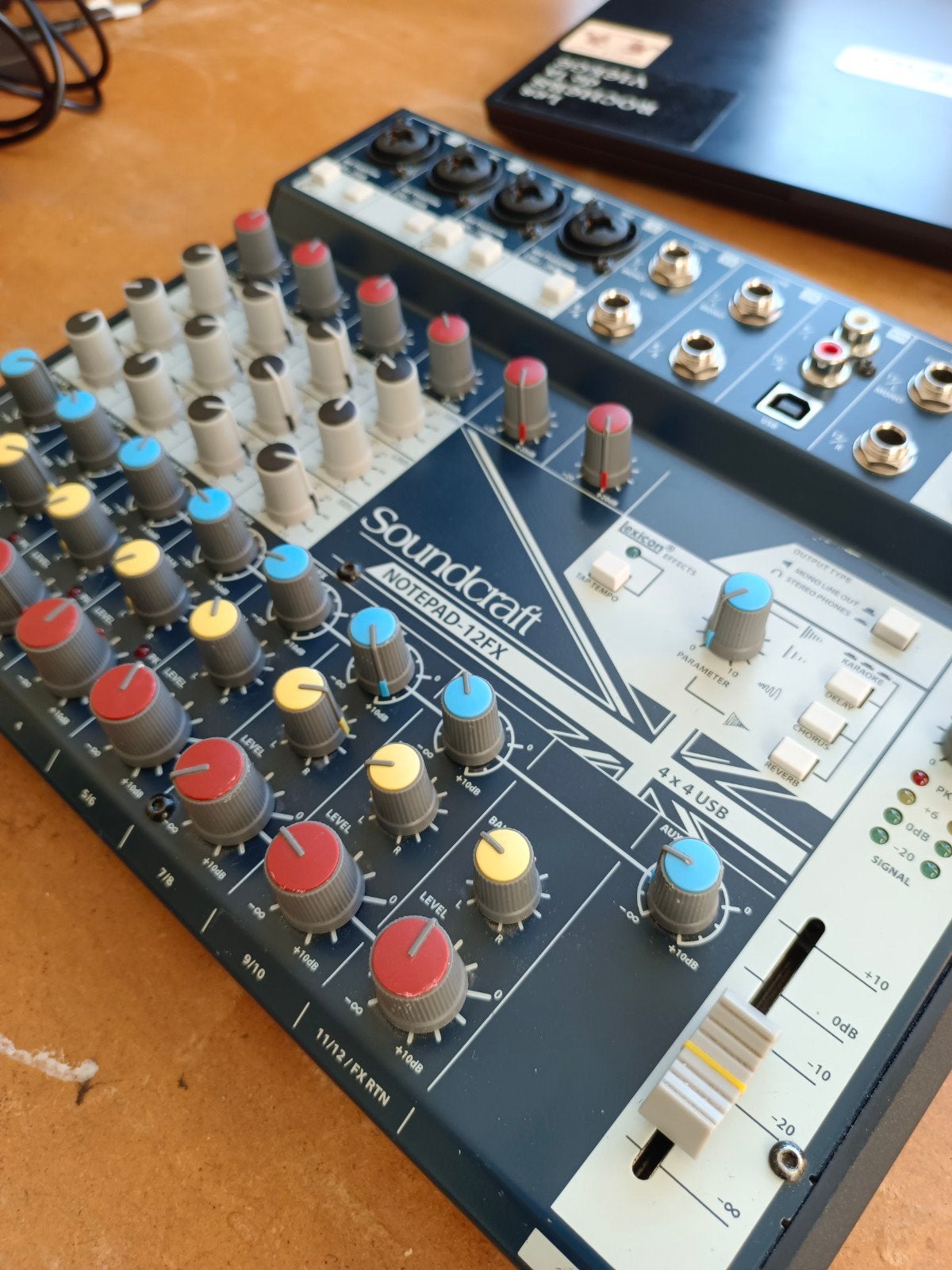 Soundcraft Notepad 12 FX, Muziek en Instrumenten, Ophalen, Gebruikt, 5 tot 10 kanalen, Microfooningang