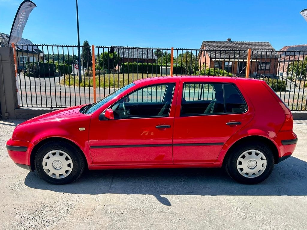 Volkswagen Golf 4 1400 Benzine 16V 90.000km 1e eigenaar, Auto's, Voorwielaandrijving, Dealer onderhouden, Stof, 139 g/km