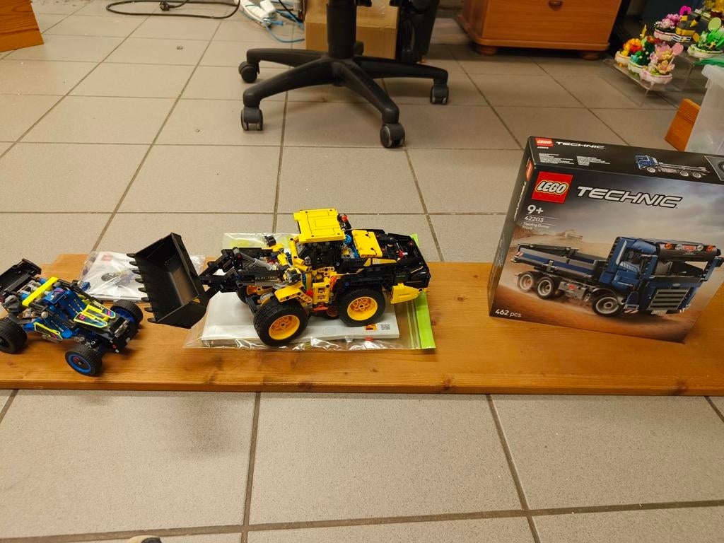 3X Lego Technic set (Volvo L120, Truck, etc.), Ophalen of Verzenden, Lego