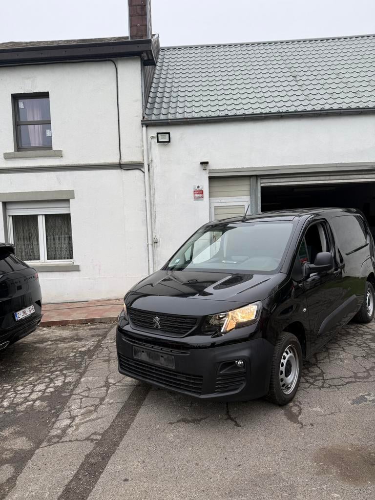 Peugeot Partner 1,2 essence/garantie 1ans /7999 € tvac, Autos, Camionnettes & Utilitaires, Achat, Euro 6, Entreprise, Boîte manuelle