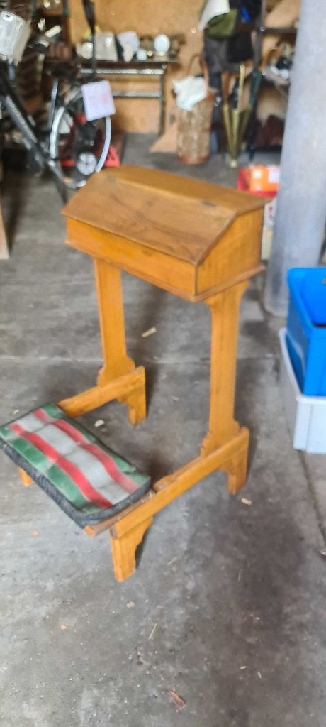 Ancienne chaise de prière avec rangement, Enlèvement
