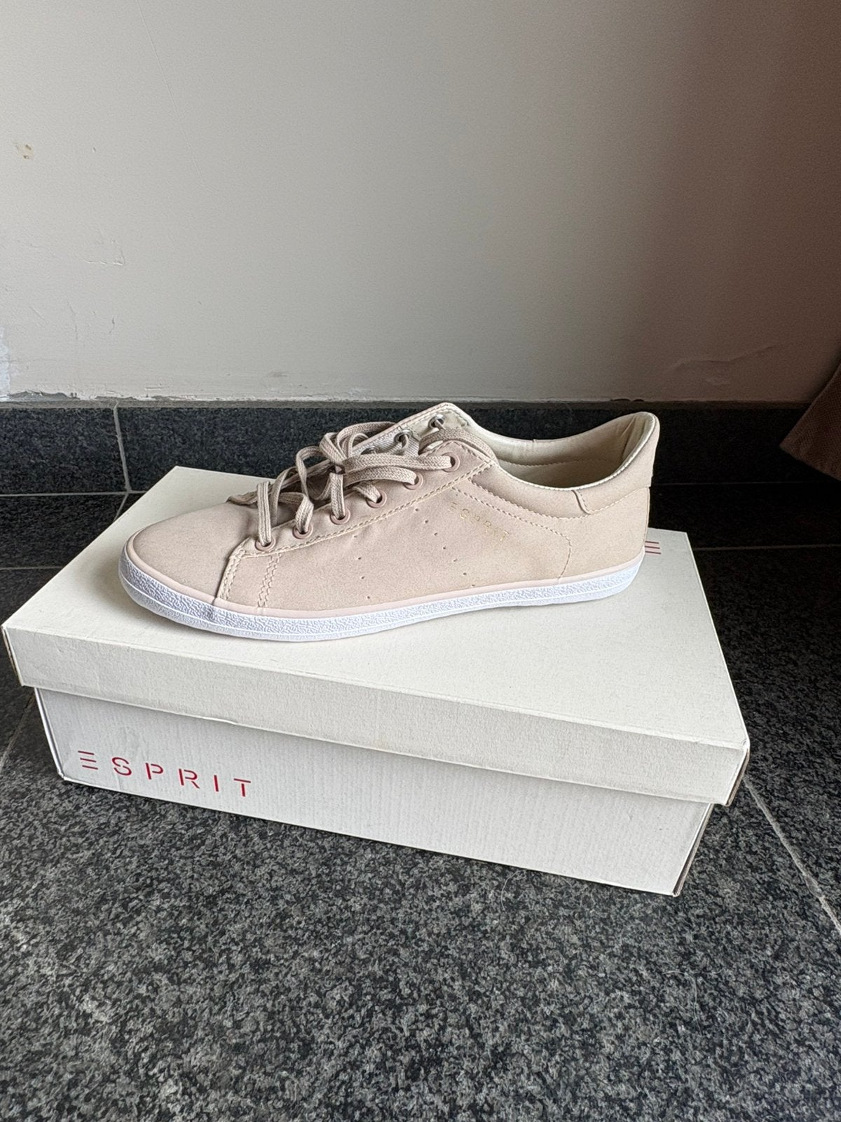 Schoenen Esprit, Kleding | Dames, Schoenen, Beige, Nieuw, Ophalen of Verzenden, Sneakers