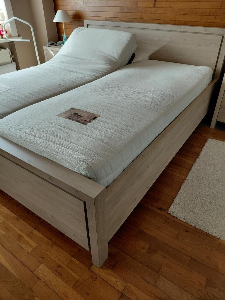BED + LATTENBODEM + MATRAS  1,8m x 2,1m, Ophalen, KLASSIEK, Verstelbaar, Bruin