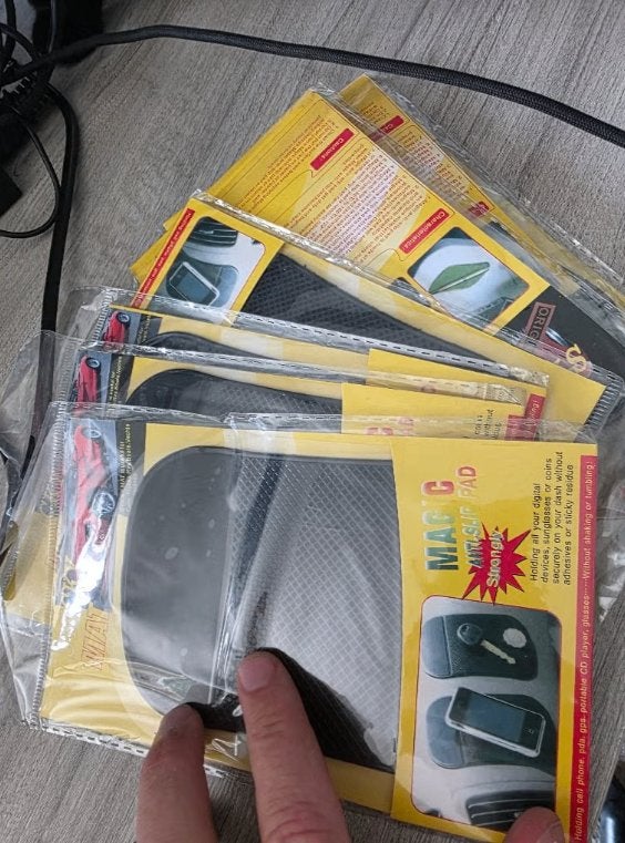 100x :  Magic Pad - Support GSM voiture Tapis antidérapant, Autos : Pièces & Accessoires, Enlèvement ou Envoi, Neuf