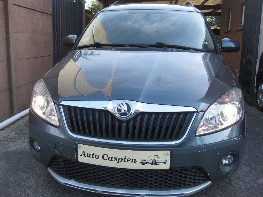 Skoda Roomster 1.6 TDi GPS 110.000 km GPS Clim Garantie 1an, Auto's, Euro 5, Zwart, 4 cilinders, Roomster