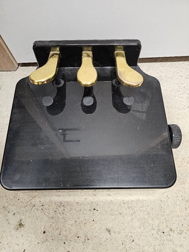 Piano pedal for young pianists, Musique & Instruments, Pianos, Comme neuf, Autres types, Noir, Brillant, Enlèvement