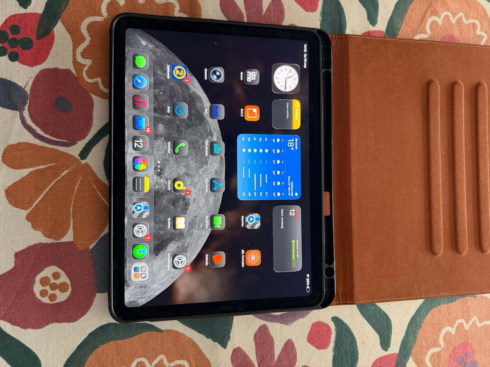 Apple ipad air 2025, Computers en Software, Ophalen, Zo goed als nieuw, Apple iPad