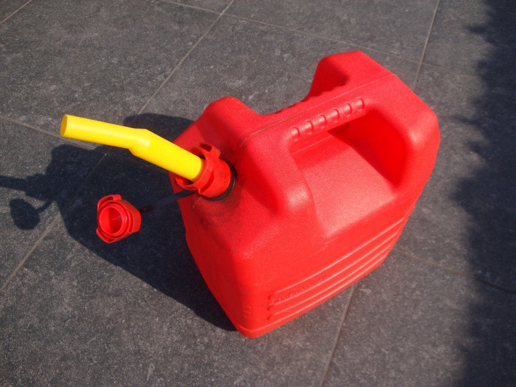 kunststof jerrycan van EDA met schenktuit en 1 x gebruikt, Ophalen of Verzenden, Zo goed als nieuw