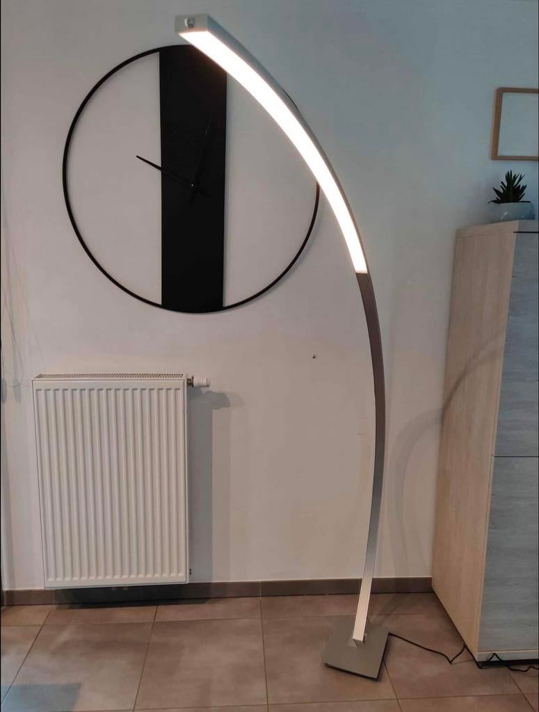 Lampadaire LED Design Arc – Style Minimaliste, Maison & Meubles, Enlèvement, Utilisé, Métal