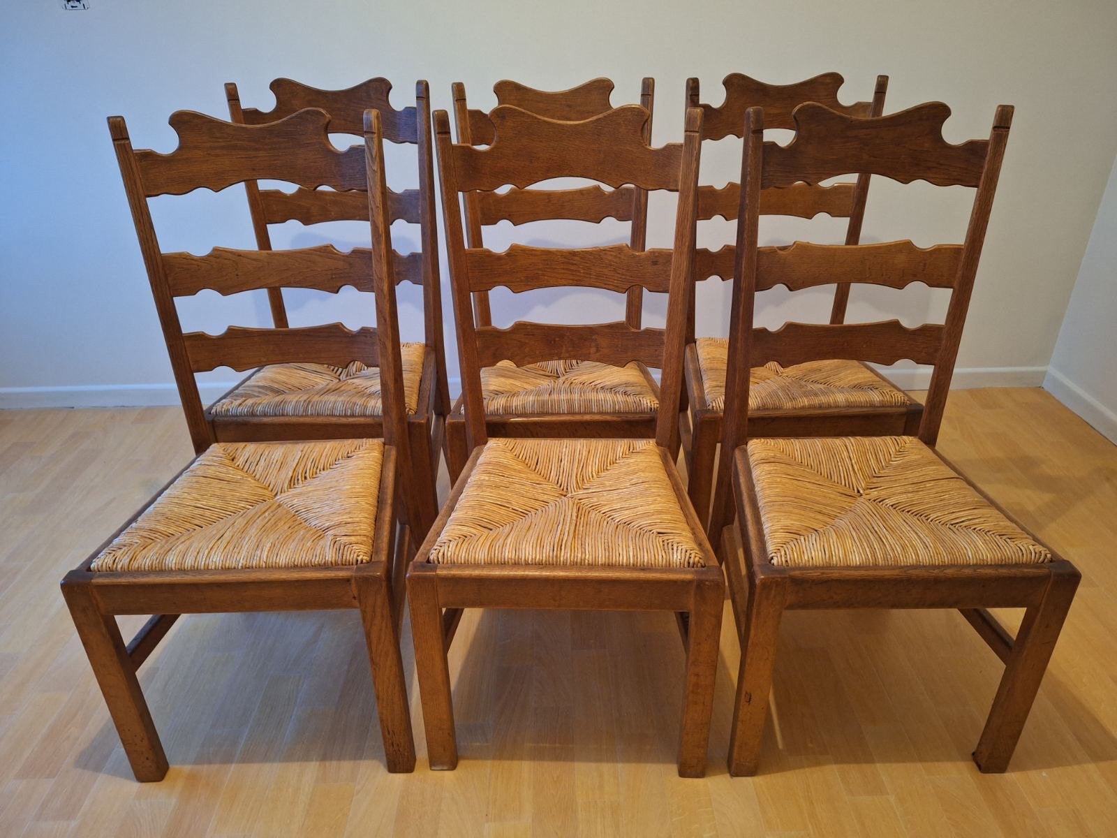 6 chaises en chêne nouvellement rempaillées - comme neuves
