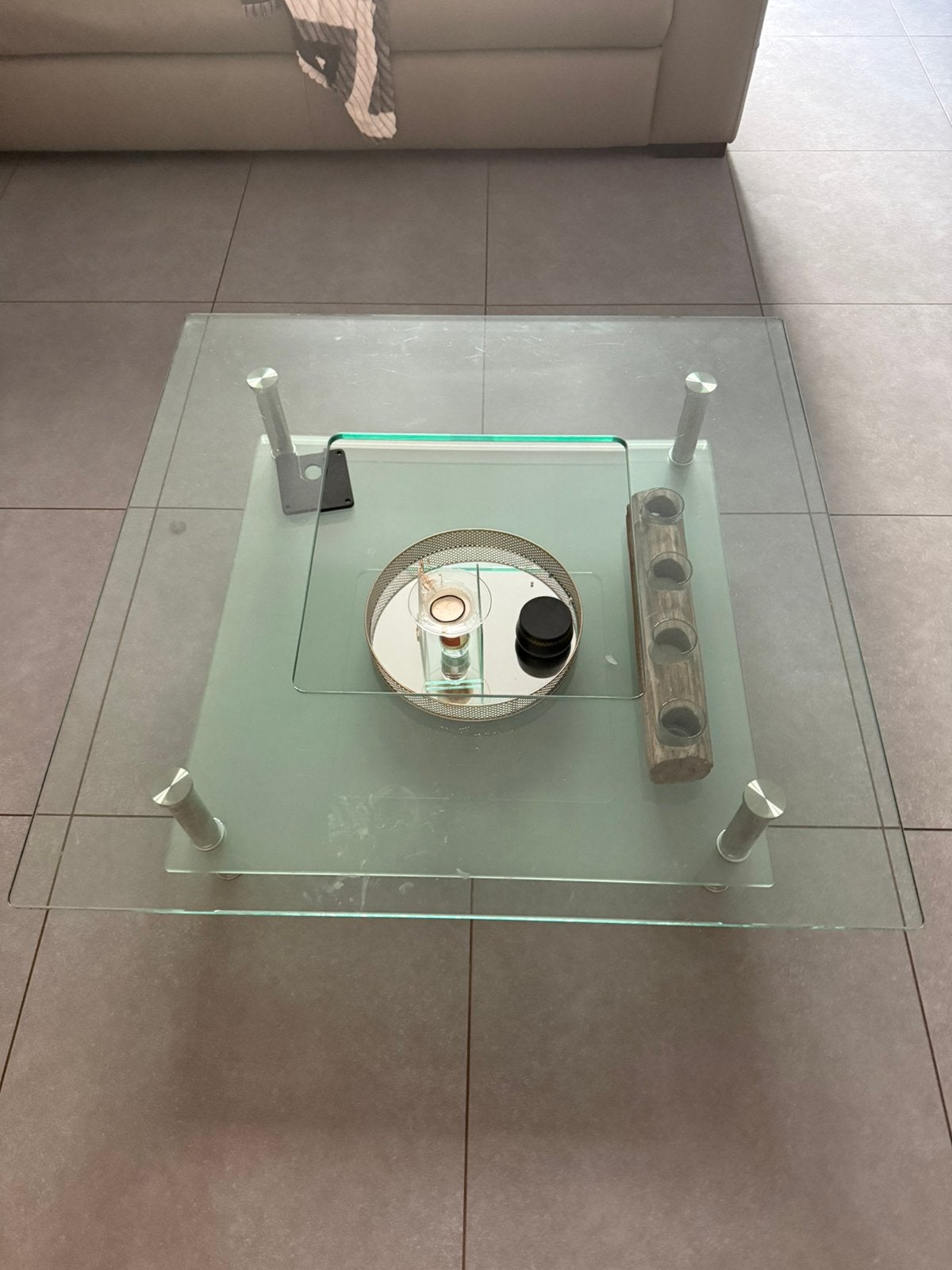 Table basse carré en verre , trrs lourde, diuble plateau, Maison & Meubles, Accessoires pour la Maison | Tableaux d'affichage