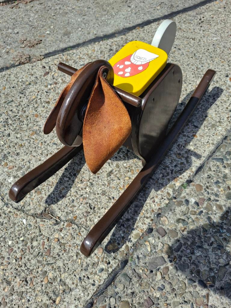 Cheval de balançoire, Enlèvement