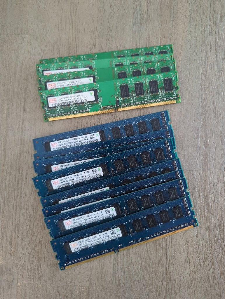 12x Hynix 1GB PC3L-10600E DDR3 RAM modules, 1 GB of minder, Server, DDR3, Ophalen of Verzenden