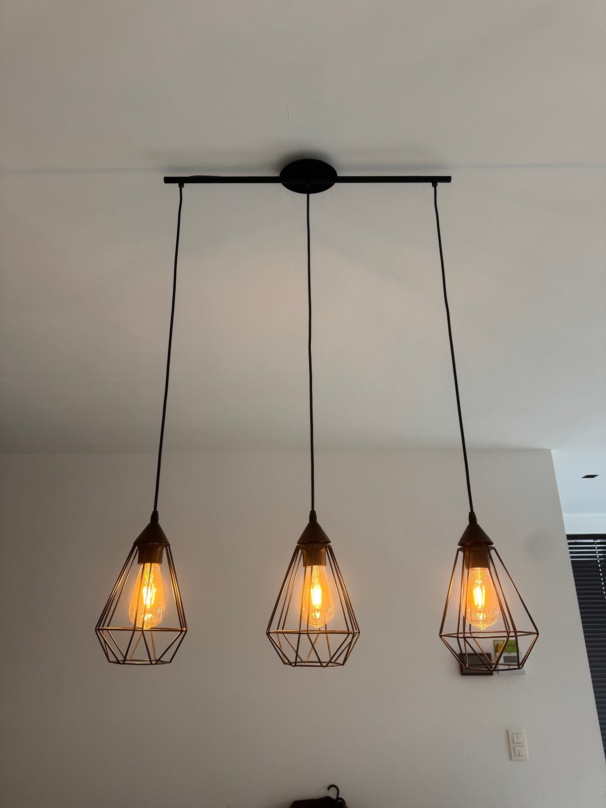 Zwarte hanglamp met 3 lichtpunten industriële stijl, Ophalen, Zo goed als nieuw