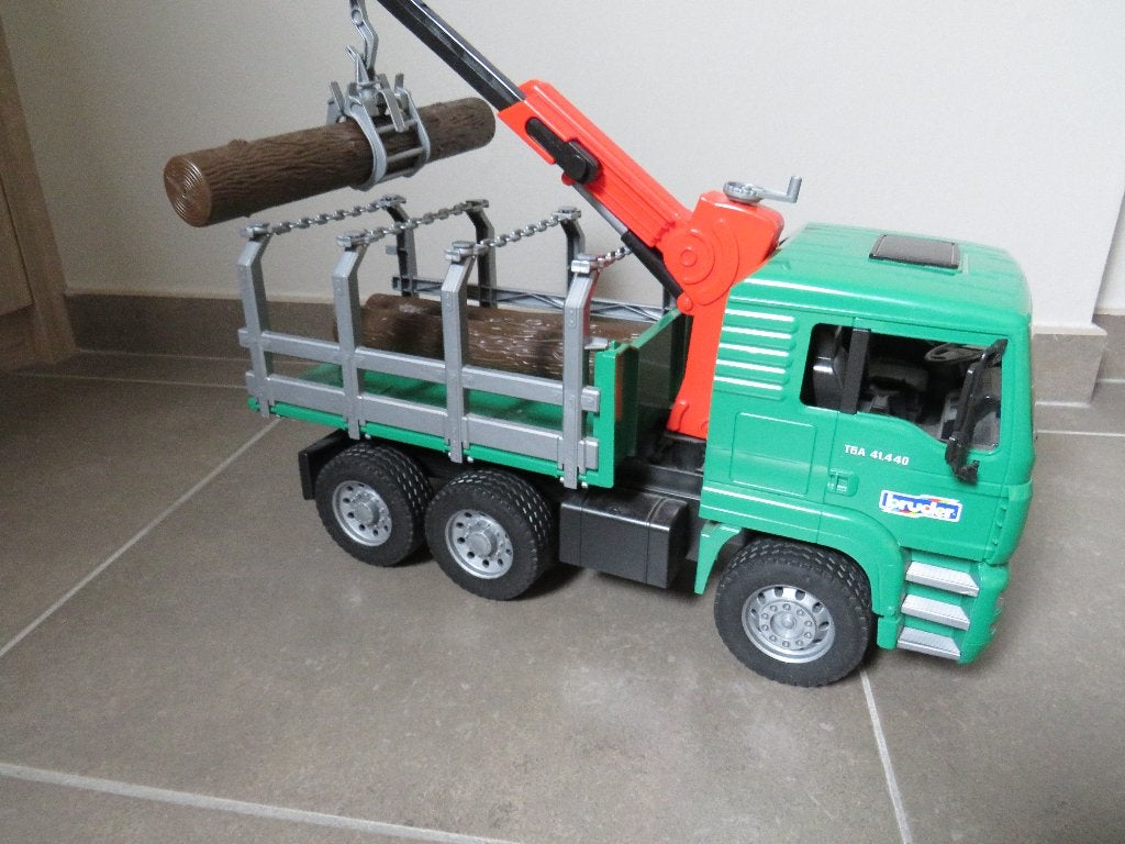 bruder vrachtwagen met boomstammen, Ophalen, Zo goed als nieuw