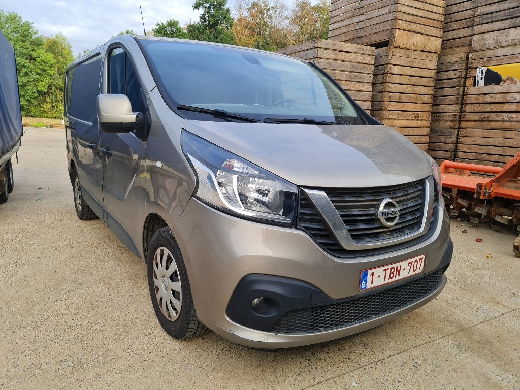 Problème de moteur d'exportation Nissan Nv300 1.6dci., Euro 6, 3 places, Boîte manuelle, Noir