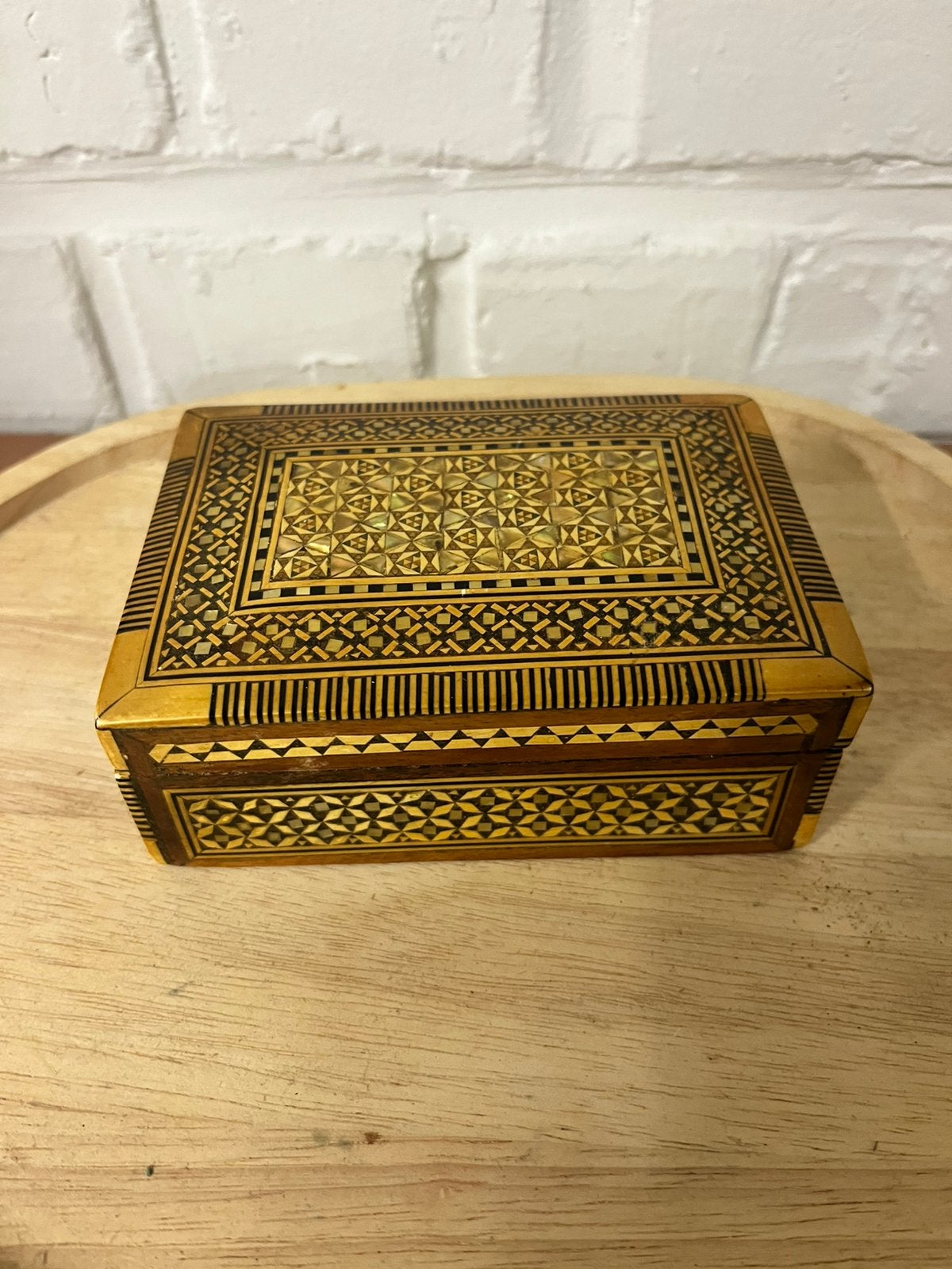 boîte rectangulaire en bois vintage dotée d'une marqueterie, Enlèvement, Comme neuf
