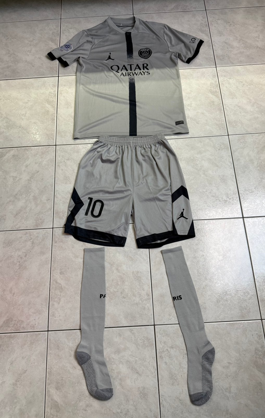 Uit tenue Paris SG 2022/2023 (shirt, shorts en sokken), Groter dan maat XL, Ophalen of Verzenden, Zo goed als nieuw, Shirt