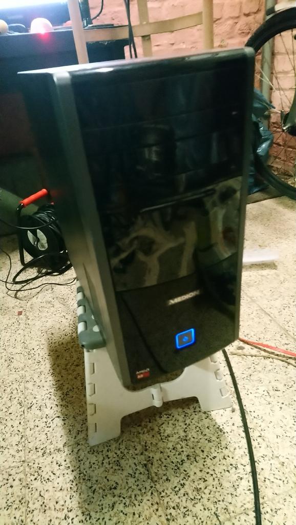 Medion desktop pc., Informatique & Logiciels, Ordinateurs de bureau, HDD, 8 GB, Medion, 512 GB