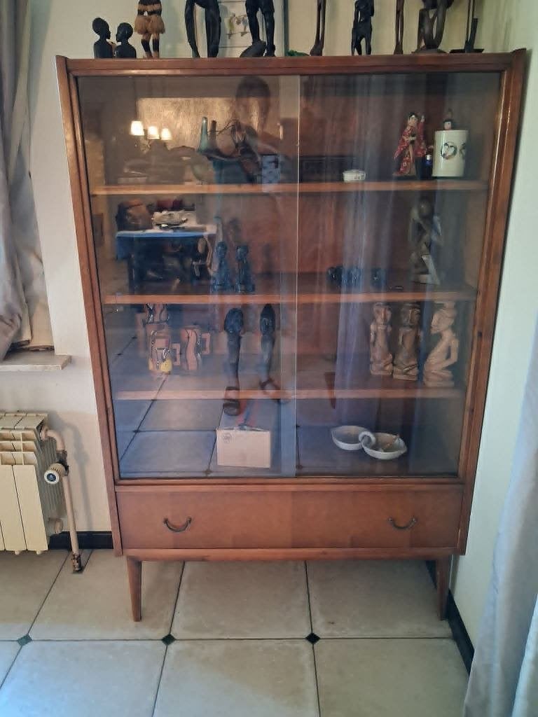 leuke vintage mid-century vitrinekast in Temse, Huis en Inrichting, Ophalen, Gebruikt, Mid century, 100 tot 150 cm