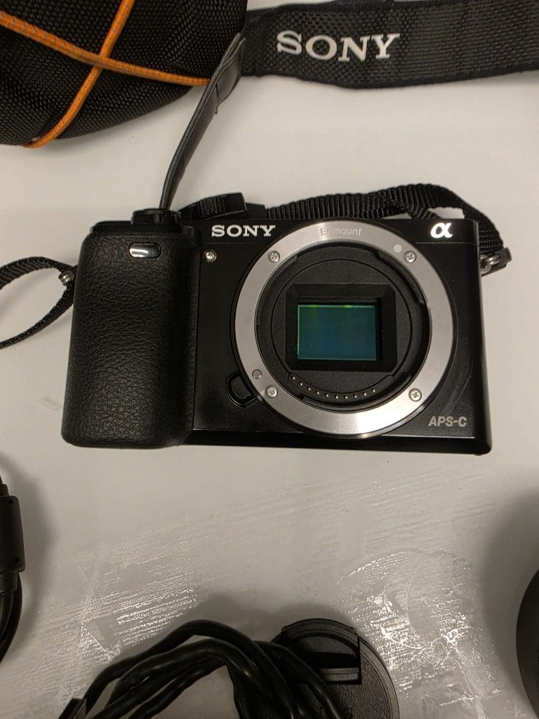 À vendre – Sony Alpha 6000 en excellent état – 450 €, TV, Hi-fi & Vidéo, Appareils photo numériques, Comme neuf, Enlèvement, 24 mégapixels