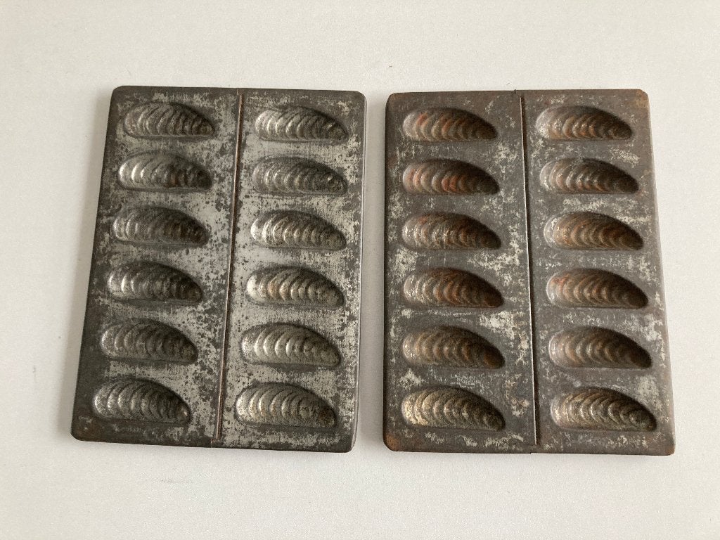 2 antieke chocoladevormen ( mosselen ), Ophalen of Verzenden