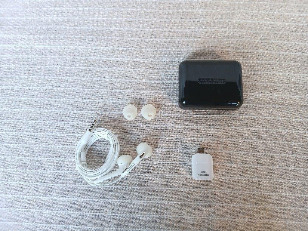 Oortjes + USB connector Samsung, Telecommunicatie, Ophalen, In gehoorgang (in-ear), Nieuw, Wit