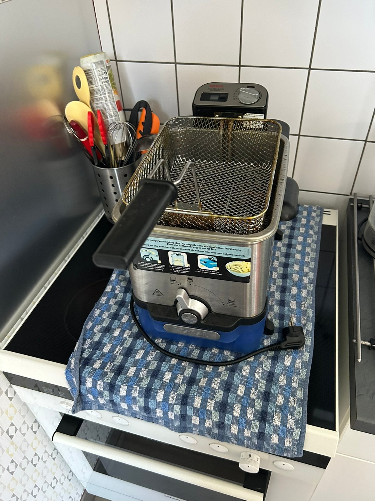 Tefal frituur met opvangbak, Elektronische apparatuur, Frituurpannen, 2 tot 3 liter, Ophalen, Gebruikt, Uitneembare binnenpan