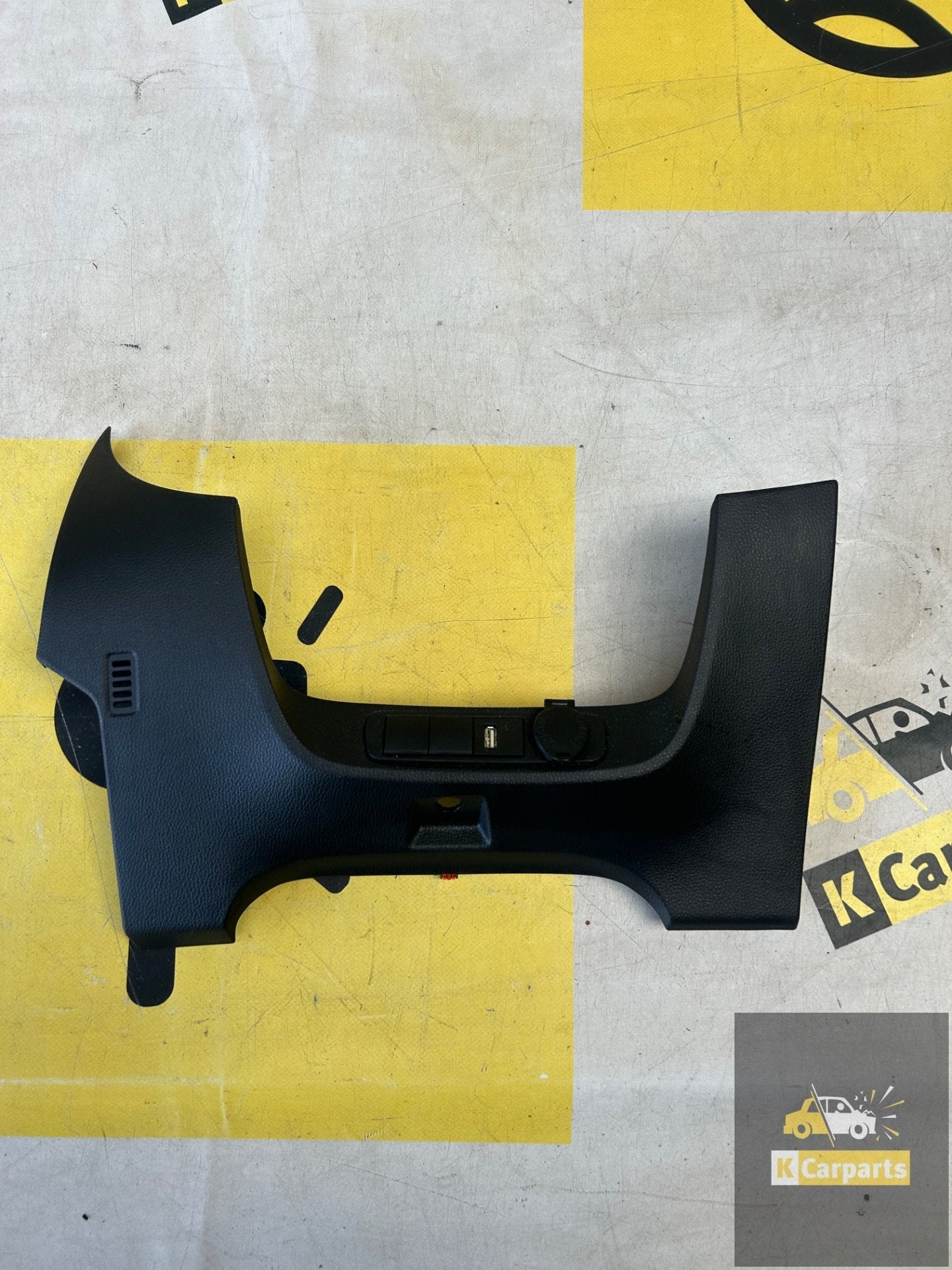 Asbak Bakjes usb lader Toyota Aygo X 554334-0H010, Info@fabrikant.eu, Fabrikantstraat 1
1000 AA  Amsterdam, NL, Toyota, Fabrikant BV