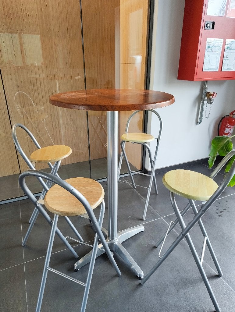 4 statafels met 16 hoge opklapbare stoelen, Ophalen, Gebruikt