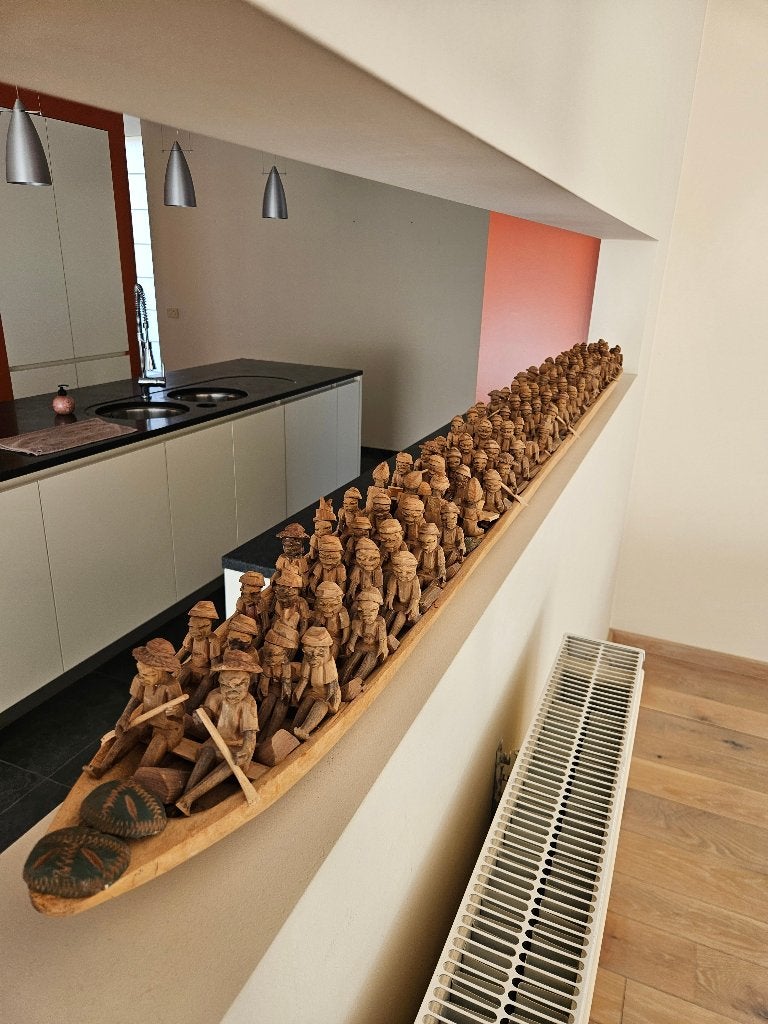 Boot en mannetjes in massief hout handgemaakt 1,90 m lang!!!, Antiek en Kunst, Kunst | Beelden en Houtsnijwerken, Houtsnijwerk