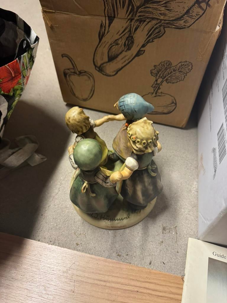 Ring around the rosie, Antiek en Kunst, Ophalen