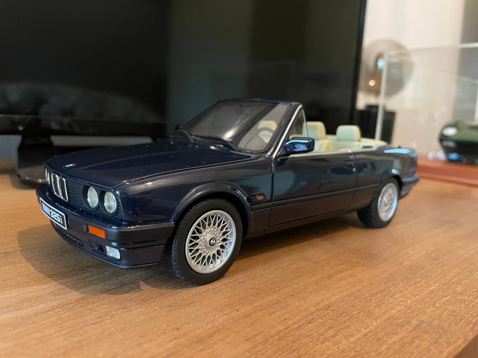 Bmw 325i cabriolet 1/18 ottomobile, Hobby & Loisirs créatifs, Voitures miniatures | 1:18, Enlèvement, Comme neuf, Voiture, OttOMobile