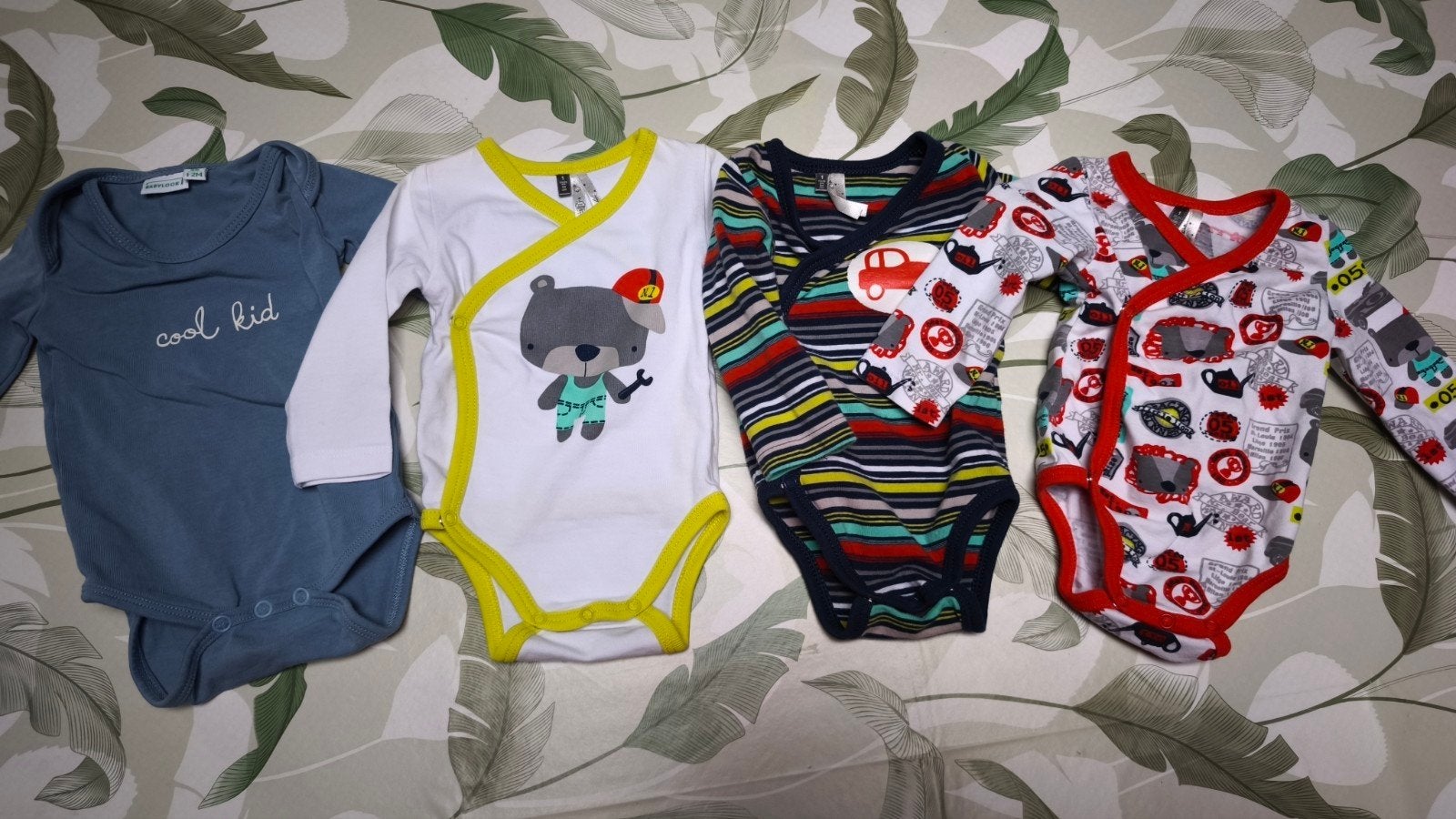 8 body's met lange mouwen voor baby, maat 50/56, Enfants & Bébés, Vêtements de bébé | Packs de vêtements pour bébés, Enlèvement