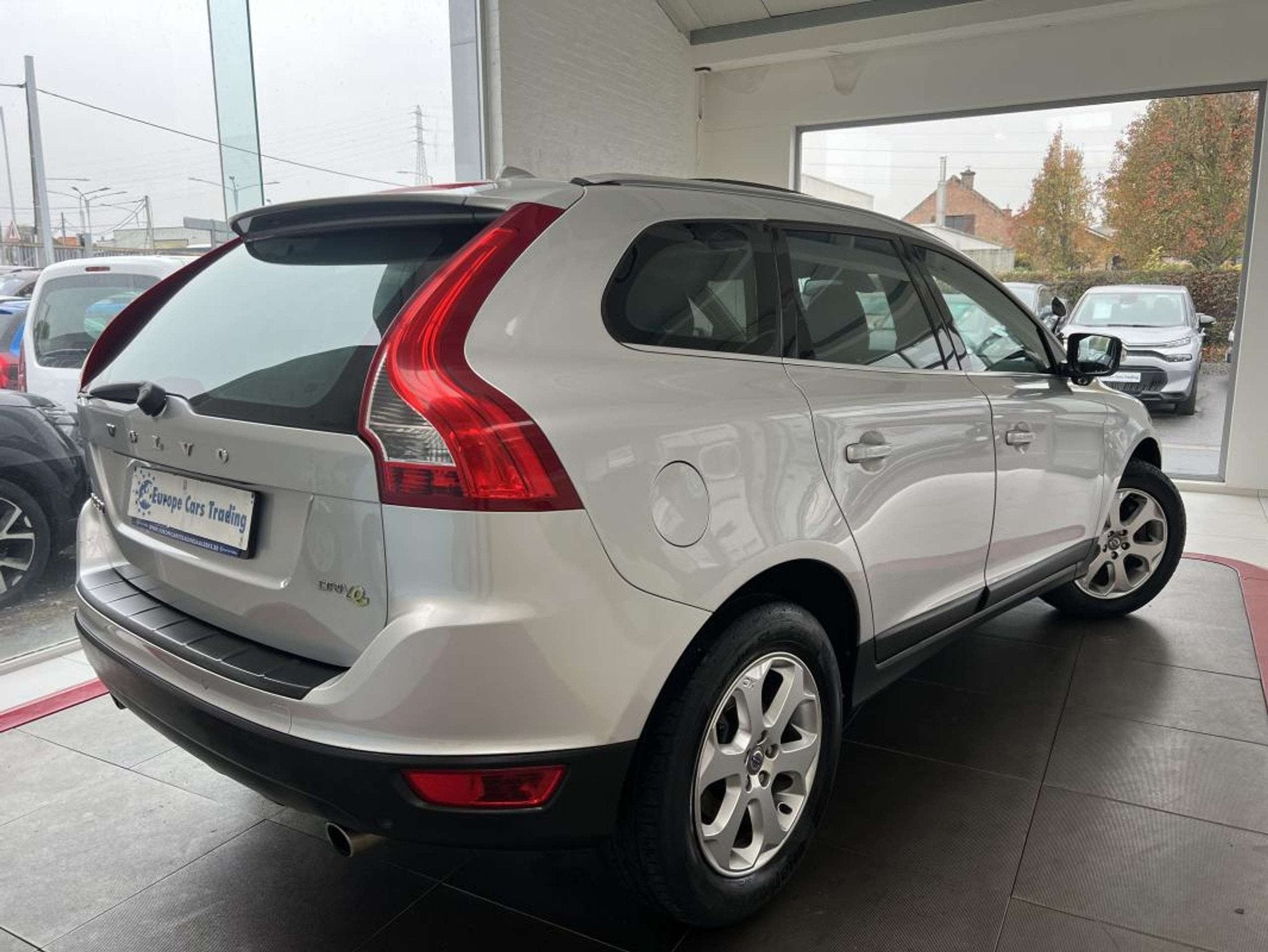 Volvo XC60 SUMMUM DRIVe 2.4D 163CH GEARTRONIC DISTRIBUTION O, Autos, Cuir, Argent ou Gris, Achat, 2400 cm³
