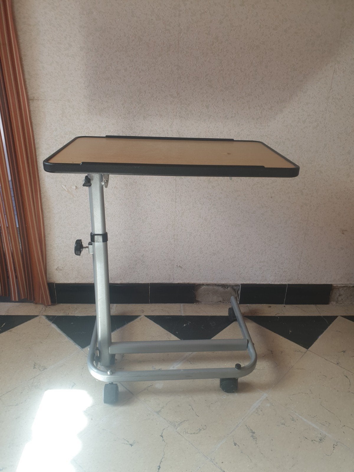 Verstelbaar bedtafel, Huis en Inrichting, Ophalen