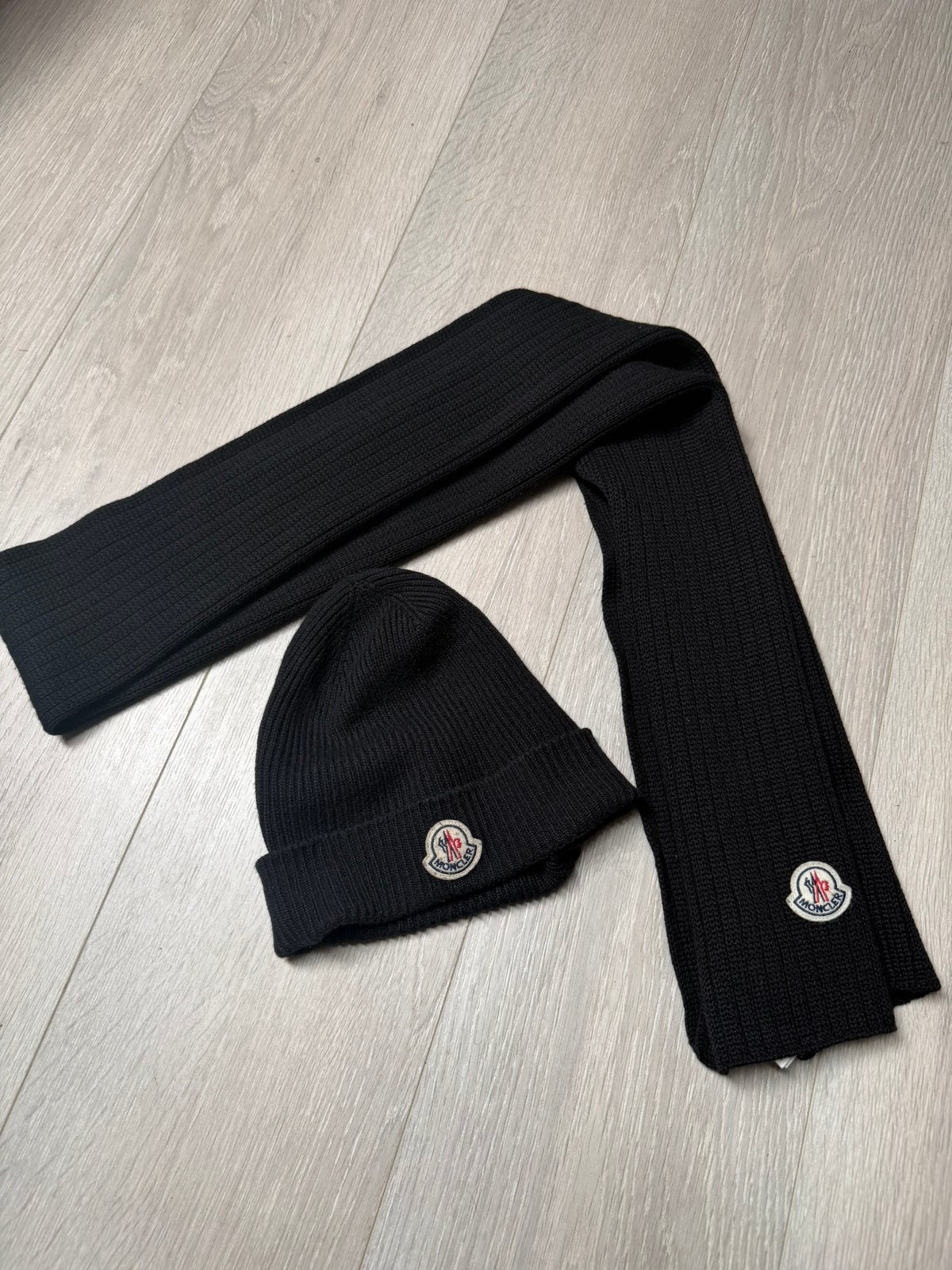Moncler muts en sjaal, Kinderen en Baby's, Ophalen of Verzenden, Zo goed als nieuw, Muts